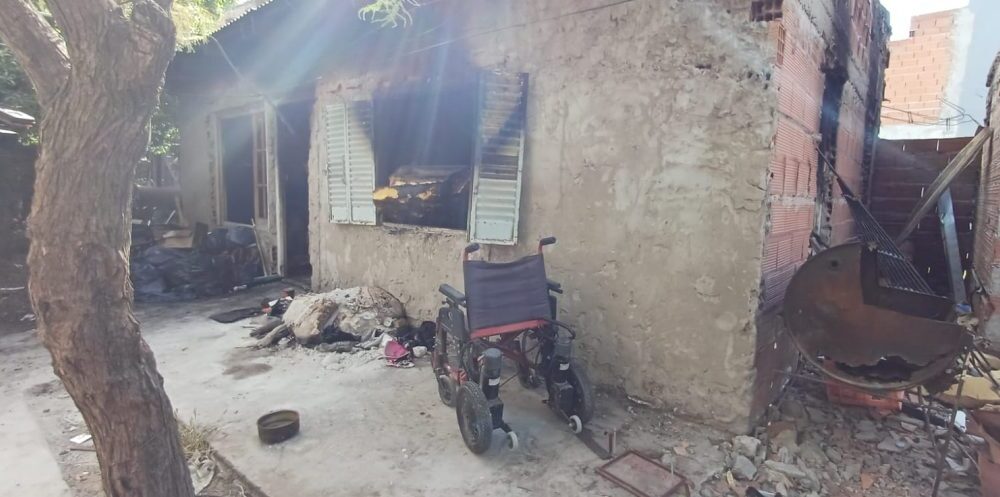 Perdieron todo en un incendio: "estoy sola con mis hijos, no tengo nada”