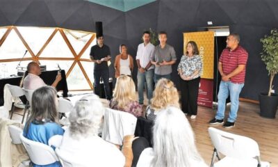 Cierre de taller de ingles para adultos mayores con entrega de certificados