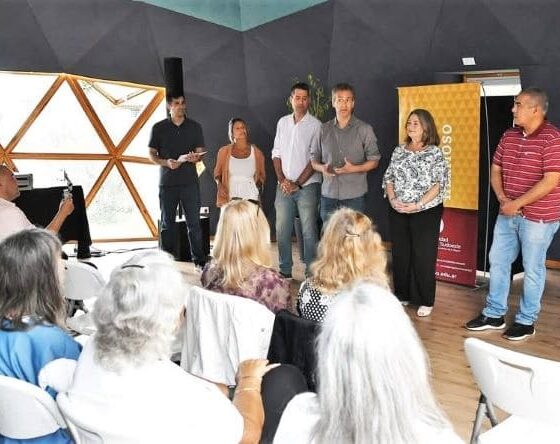 Cierre de taller de ingles para adultos mayores con entrega de certificados