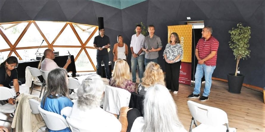 Cierre de taller de ingles para adultos mayores con entrega de certificados