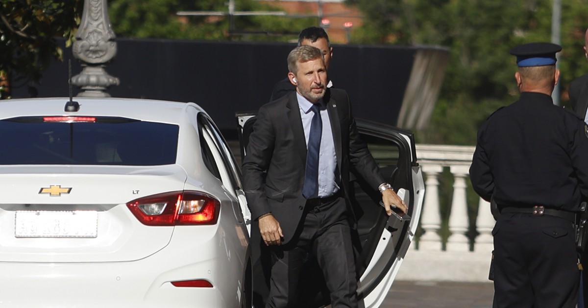 Milei le anticipa 220 mil millones a Frigerio, tras la aprobación del Presupuesto