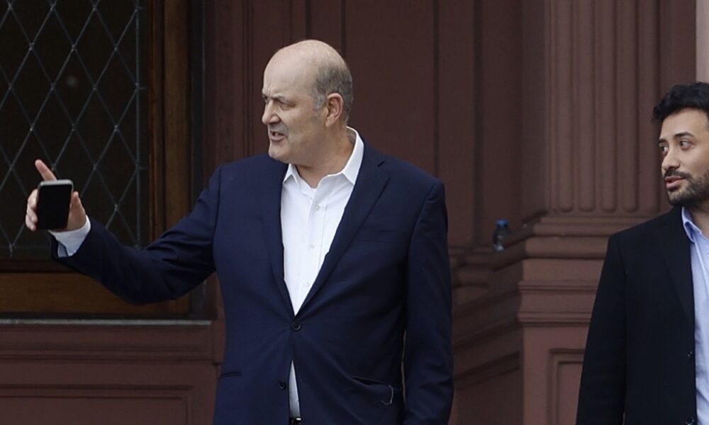 Sturzenegger dijo que los argentinos que hacen turismo en el exterior son "héroes de la producción"