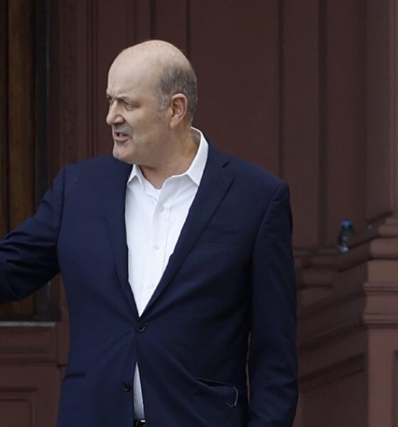 Sturzenegger dijo que los argentinos que hacen turismo en el exterior son "héroes de la producción"