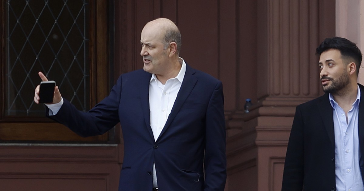 Sturzenegger dijo que los argentinos que hacen turismo en el exterior son "héroes de la producción"