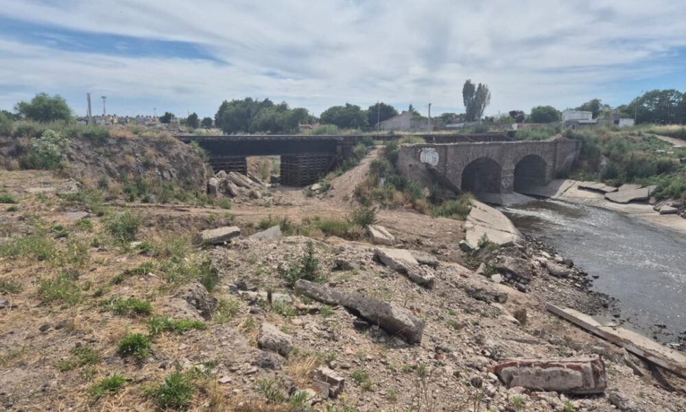 Nena de 6 años cae al Canal Maldonado tras resbalar en las vías y es asistida