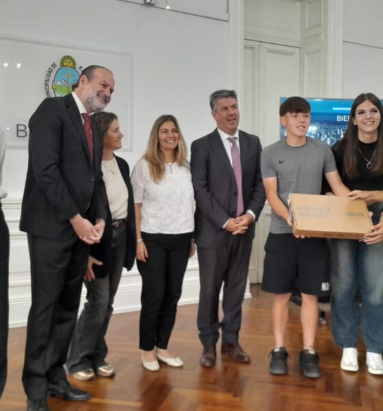 Entrega de computadoras donadas por la Embajada de Turquía a escuelas locales
