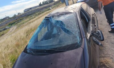 Volcó un auto en la Ruta 3 tras esquivar un perro y resultó ileso