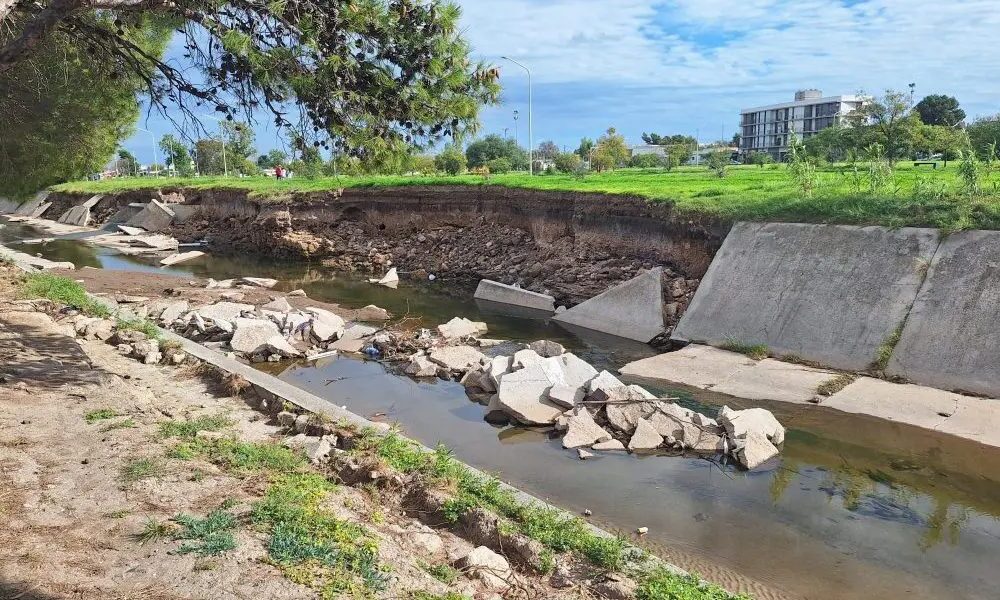Apertura de sobres para la reconstruccion del Canal Maldonado en La Plata