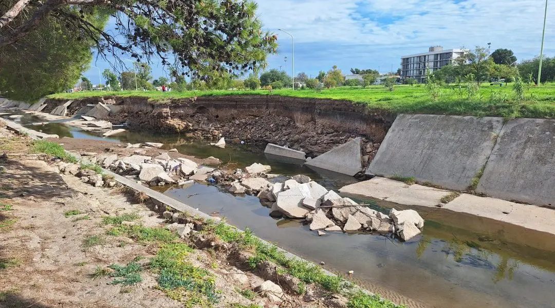 Apertura de sobres para la reconstruccion del Canal Maldonado en La Plata