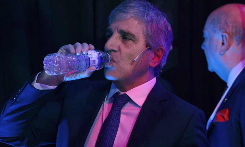 Caputo ahora ofrece a los gobernadores compensar la quita de ganancias con el impuesto al cheque