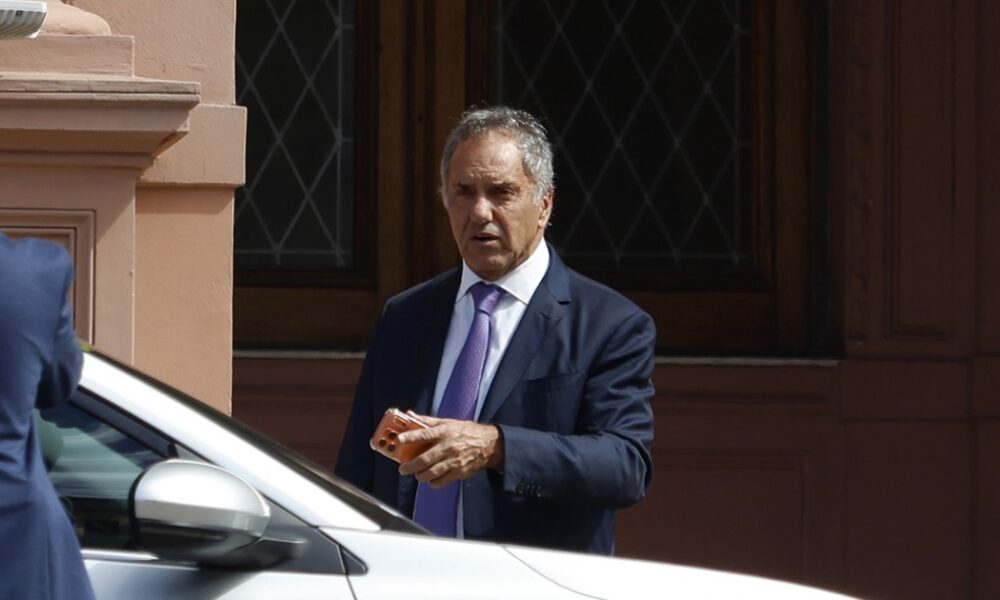 A Scioli lo chicaneó hasta su hermano por la crisis de Fly Bondi en plena temporada