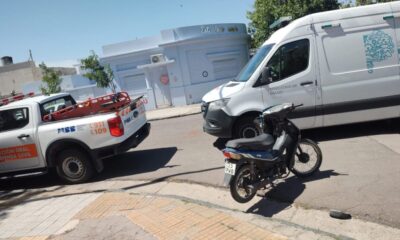 Choque entre una camioneta y una motocicleta dejó una mujer lesionada