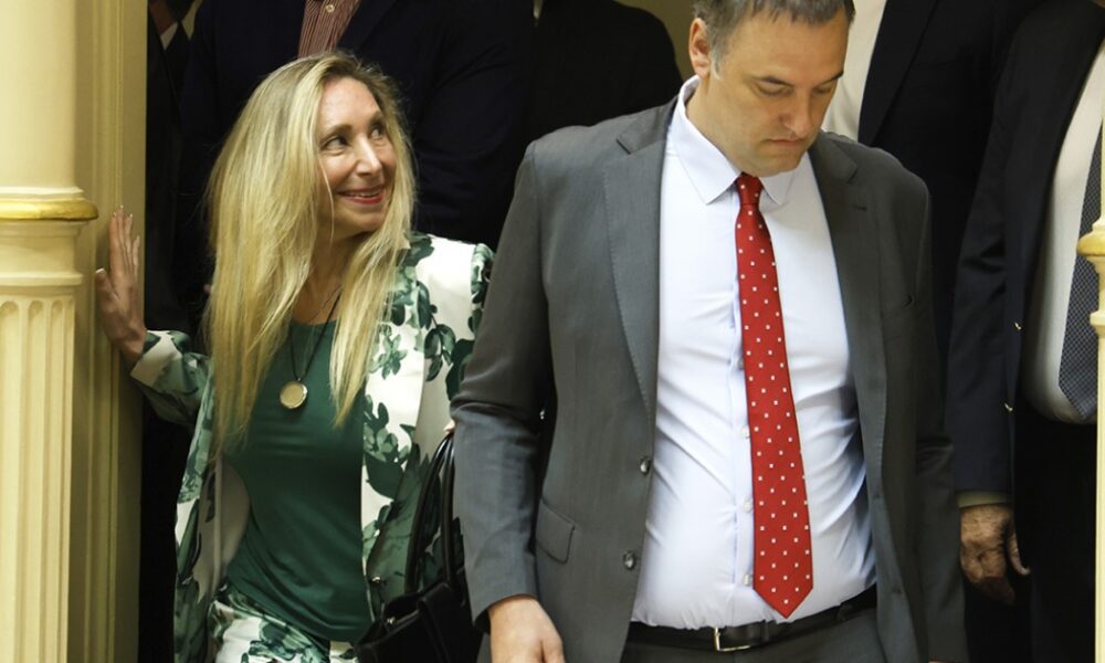 Karina prefiere a Adorni para la Ciudad y le marca un límite a Patricia