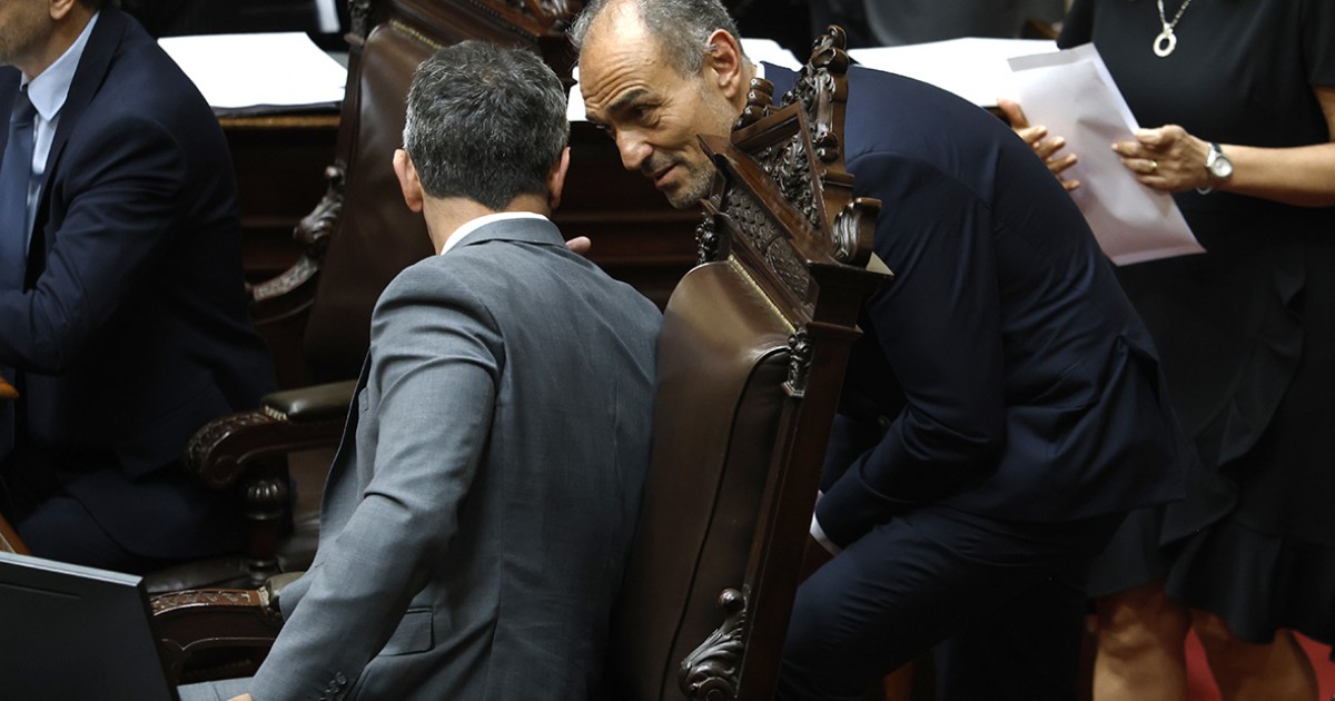 Los Menem quieren cargarse a Santiago Caputo después de la reforma laboral