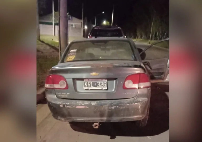 Alcoholizado perdió el control de su auto y volcó
