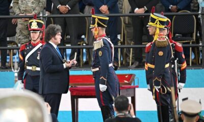 Milei entregó el sable corvo de San Martín a los Granaderos