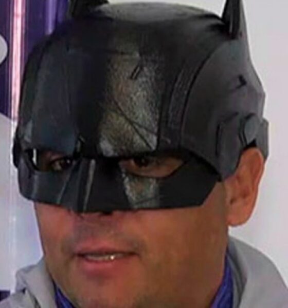 Bronca de los libertarios con el Batman entrerriano porque fue a ver a Lali y lo putearon a Milei