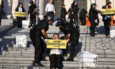 Detuvieron a 12 activistas en el Congreso que protestaban contra la reforma a la Ley de Glaciares