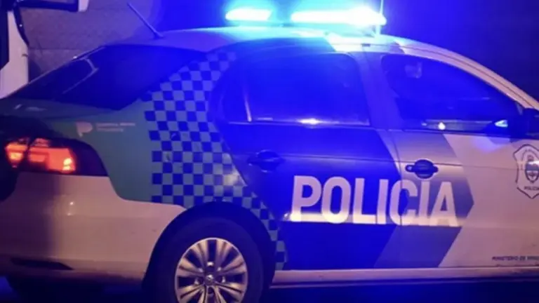 Amenazó a su pareja y arremetió contra la policía con una cuchilla