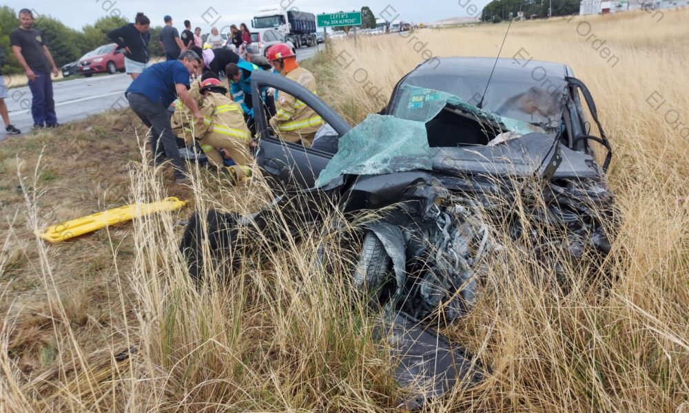 Accidente en Ruta 51: choque y vuelco en Coronel Pringles dejó cuatro heridos, dos de ellos menores