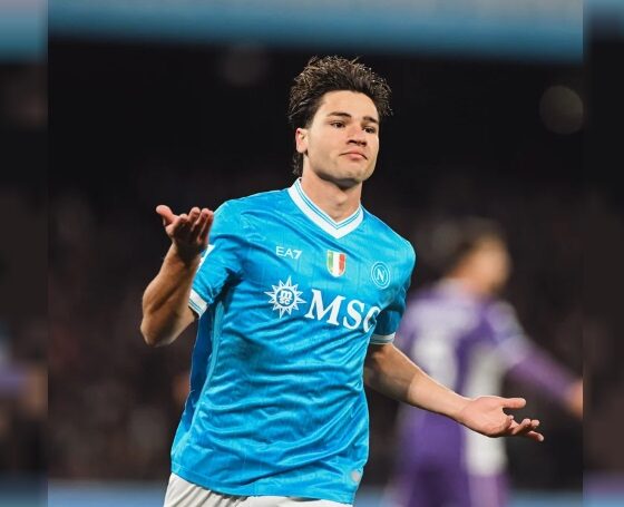 Napoli le ganó a Fiorentina y mantiene viva la ilusión en la Serie A de Italia