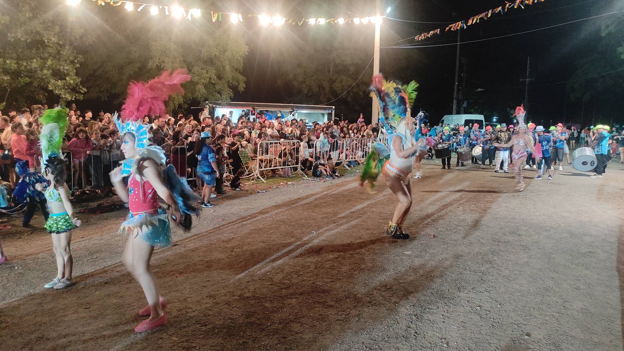 El espíritu del Rey Momo iluminó la noche de Sierra de la Ventana en una edición histórica del Carnaval