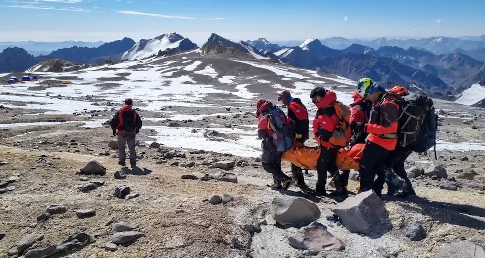 [VIDEO] Rescate en el Aconcagua: un guía de 40 años debió ser evacuado de urgencia