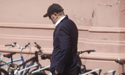 Bronca en la Rosada con Sturzenegger porque complicó al Gobierno con la cláusula de licencias