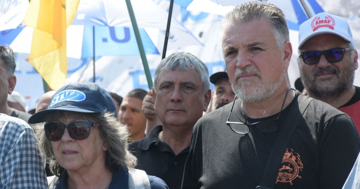 El sindicato de capitanes y oficiales fluviales inicia un paro y se frenan las exportaciones por 48 horas