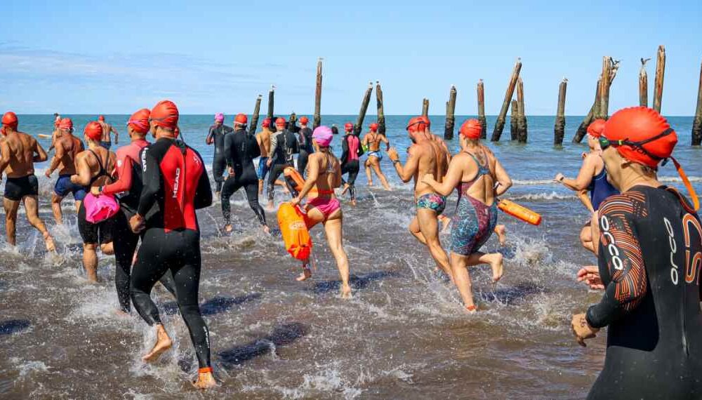 El Desafío Espigón Aguas Abiertas volvió con éxito convocando a más de 120 nadadores de toda la región