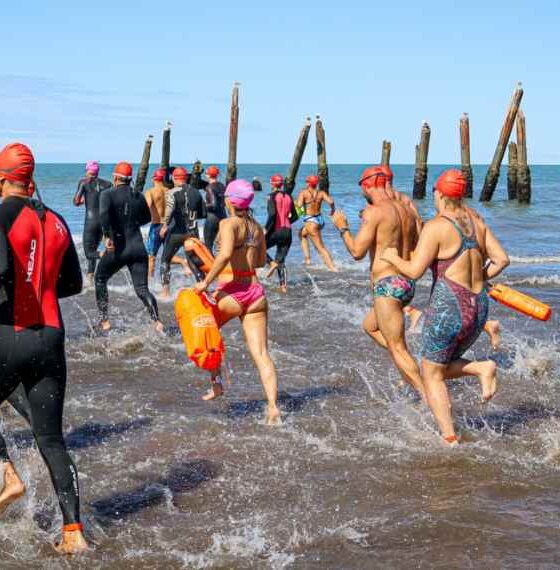 El Desafío Espigón Aguas Abiertas volvió con éxito convocando a más de 120 nadadores de toda la región