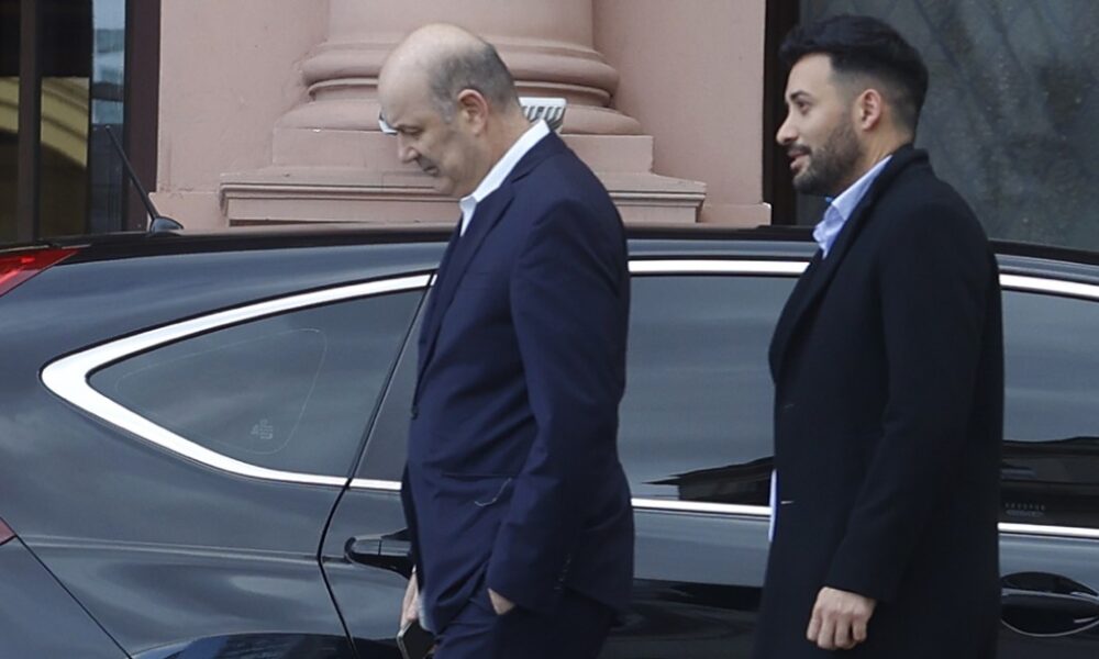 El gobierno admitió que en 2025 se anotaron sólo 10 alumnos al curso de la esposa de Sturzenegger