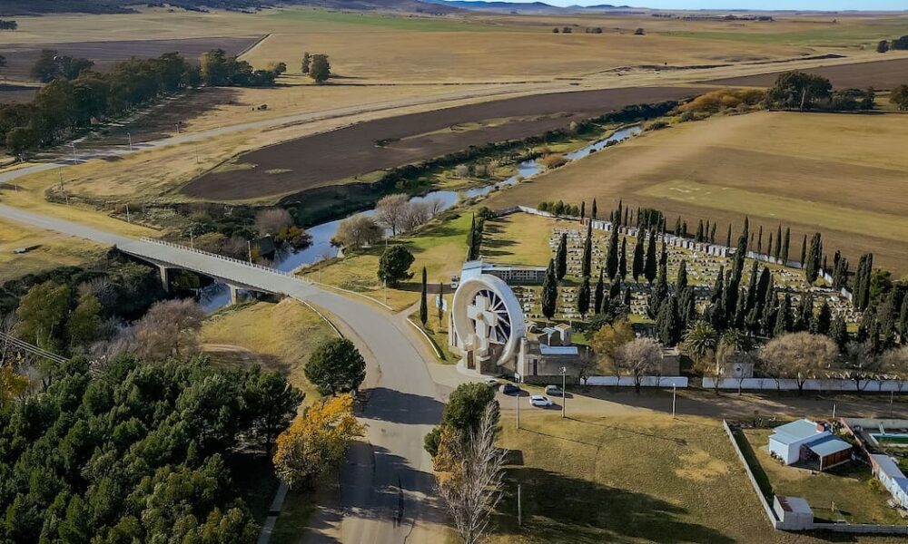 A pocos kilómetros de CABA: el pueblito con cerros imponentes y senderos únicos, ideal para hacer trekking