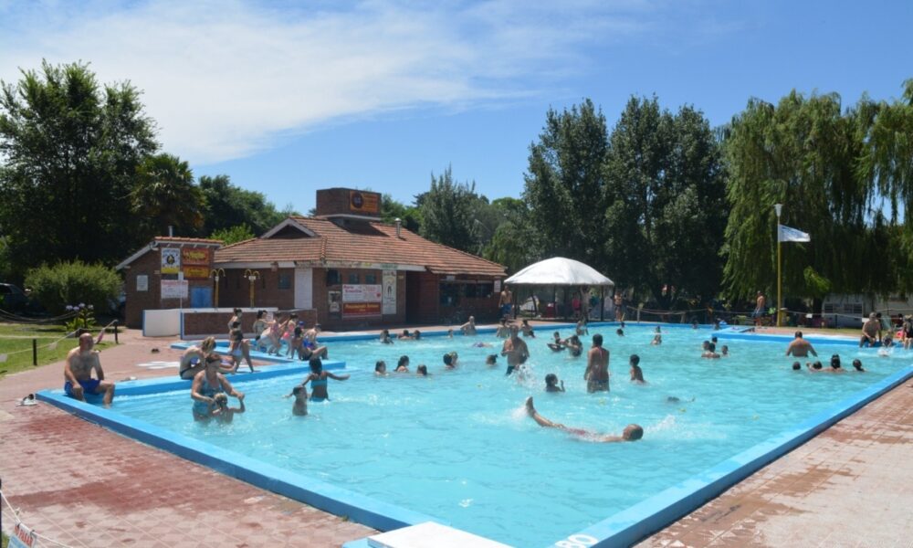 Las piscinas municipales del distrito estarán abiertas hasta el 1 de marzo