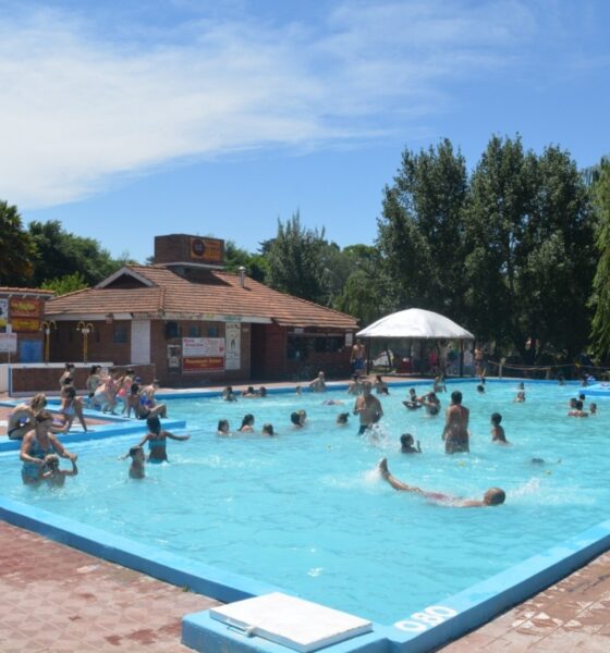 Las piscinas municipales del distrito estarán abiertas hasta el 1 de marzo