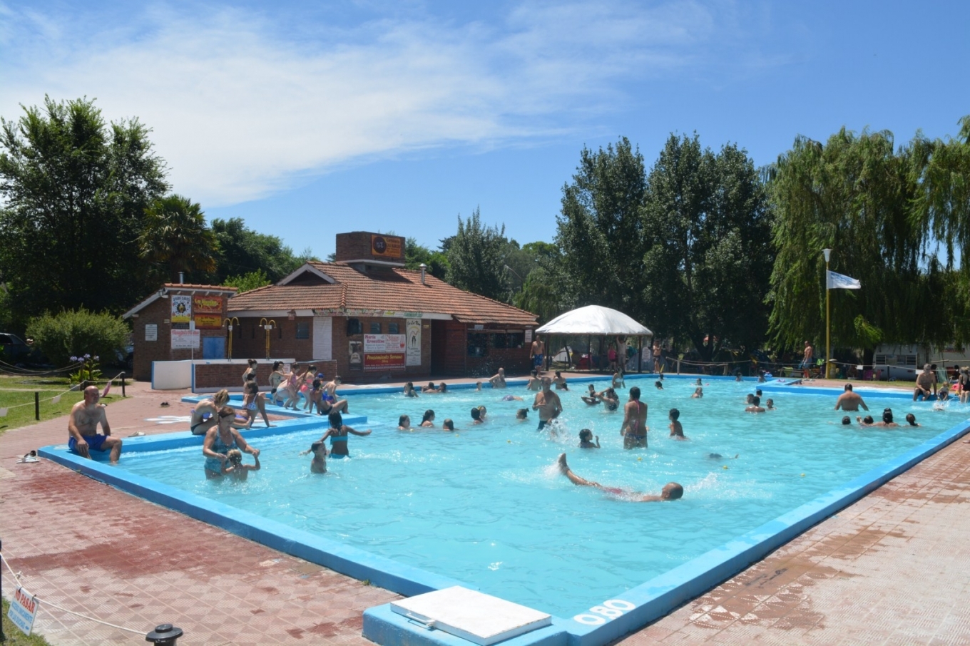 Las piscinas municipales del distrito estarán abiertas hasta el 1 de marzo