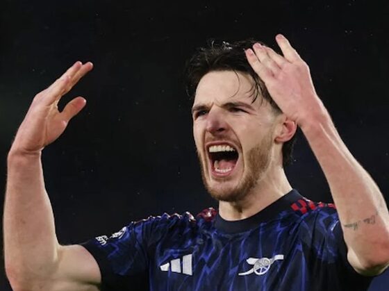 Arsenal goleó en Elland Road y se subió a la cima de la Premier League