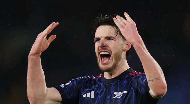 Arsenal goleó en Elland Road y se subió a la cima de la Premier League