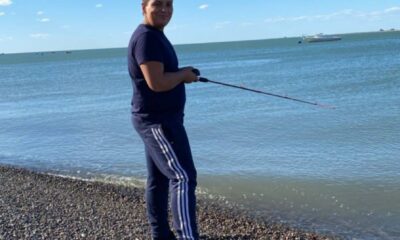 Es de Villalonga, tiene 13 años, y graba videos para ayudar a la gente a vivir mejor