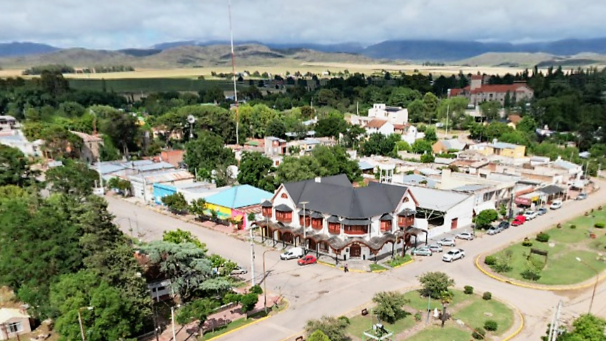 Escapada a un refugio de montaña en Buenos Aires, reconocido por sus paisajes y senderos