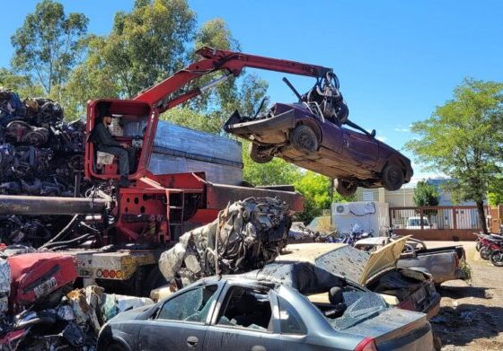 El Municipio avanza con un nuevo operativo de compactación de vehículos abandonados