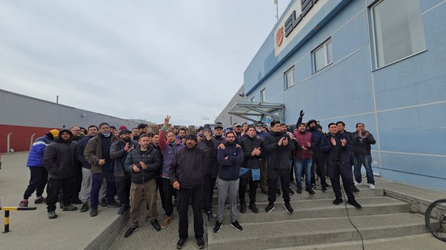 Más de cien trabajadores tomaron una fábrica de Tierra del Fuego ante el riesgo de despidos