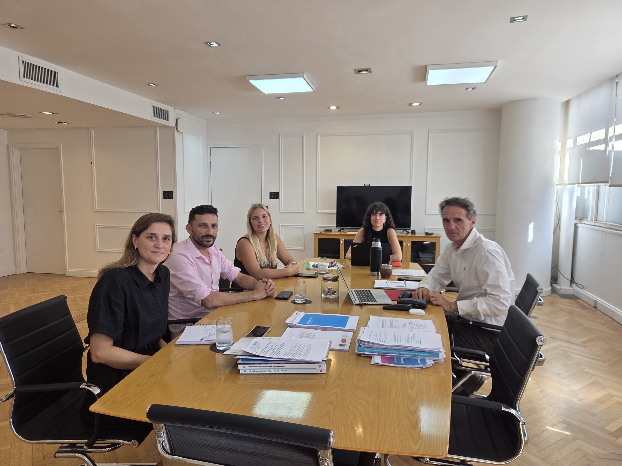 Estefanía Bordoni se reunió con funcionarios provinciales para avanzar en obras hídricas y de infraestructura