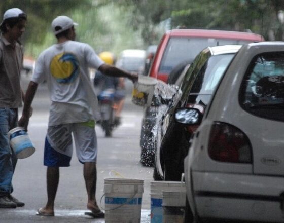 Concejal bahiense busca prohibir a los “cuidacoches” en la ciudad: “Esa gente existe y algo hay que hacer”