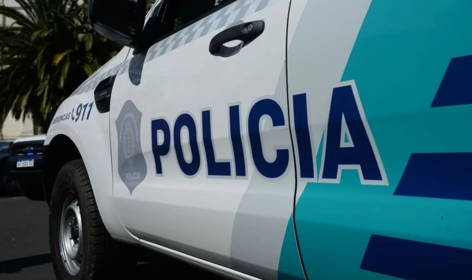 Demoran a un joven que fue sorprendido en el patio de una casa: estaba herido y fue hospitalizado