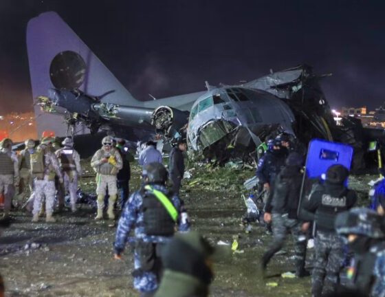 Se estrelló un avión en Bolivia que transportaba dinero: al menos 20 muertos