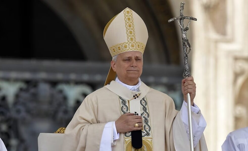 El papa urge a evitar una nueva carrera armamentística que amenace aún más la paz