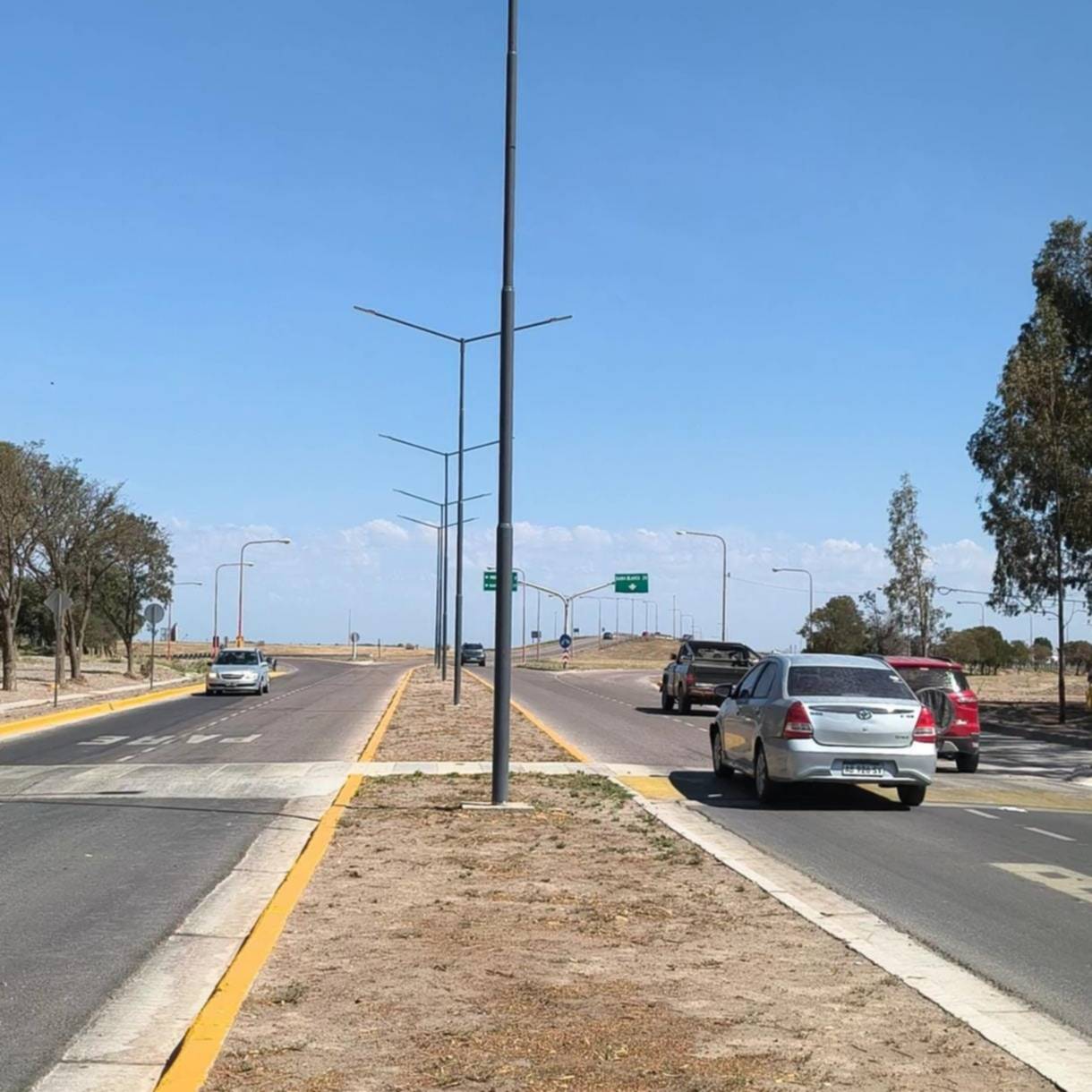 Carmen de Patagones avanza en el embellecimiento del acceso por calle Yrigoyen