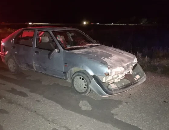 Dos jóvenes fueron atropellados por un automovilista que, según testigos, circulaba a alta velocidad