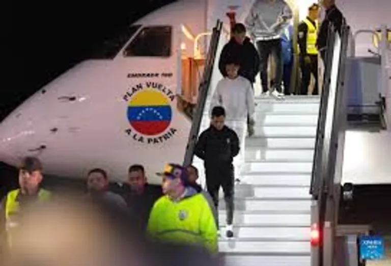 Llegó a Venezuela un vuelo con 110 migrantes venezolanos deportados desde EEUU